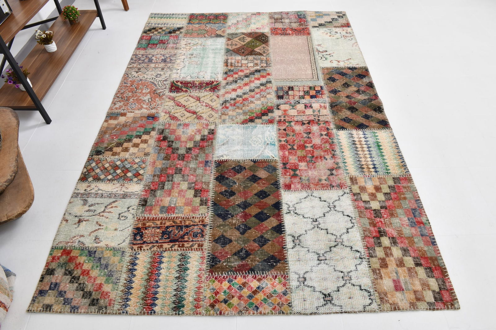 5'6'' x 8'2'' Handmade Vintage Wool Rug - 21608 - 8