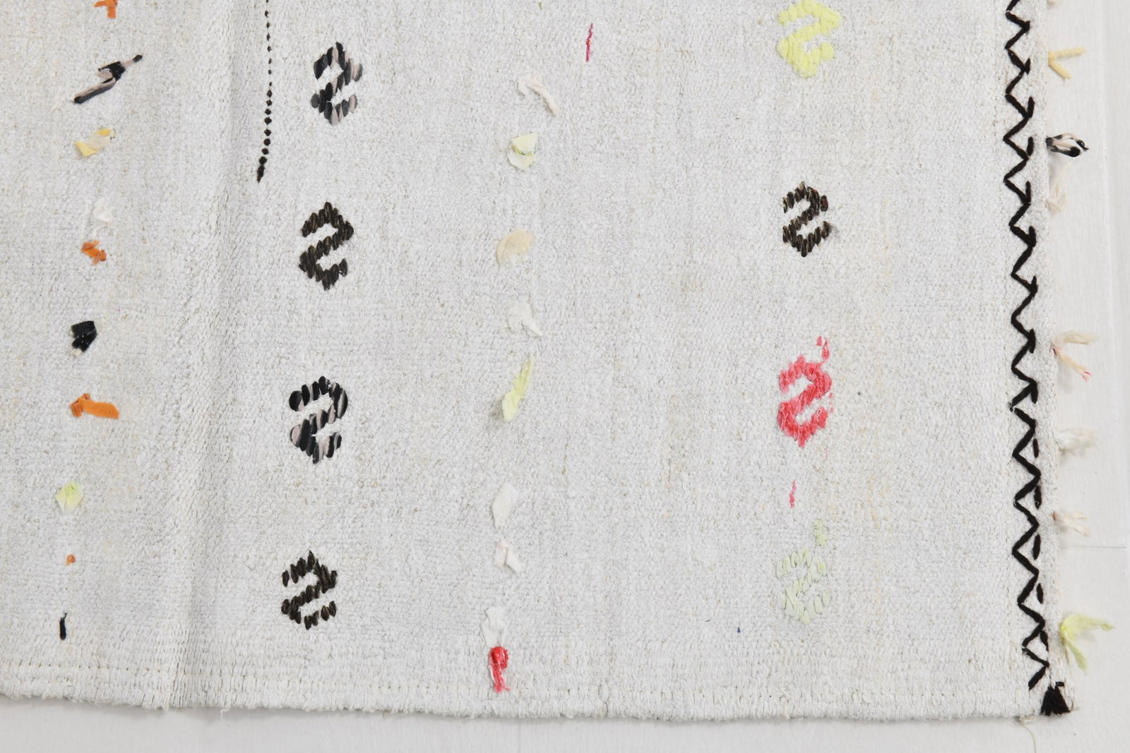 3'8'' x 6'0'' Handmade Vintage Wool Rug - 1754 - 16