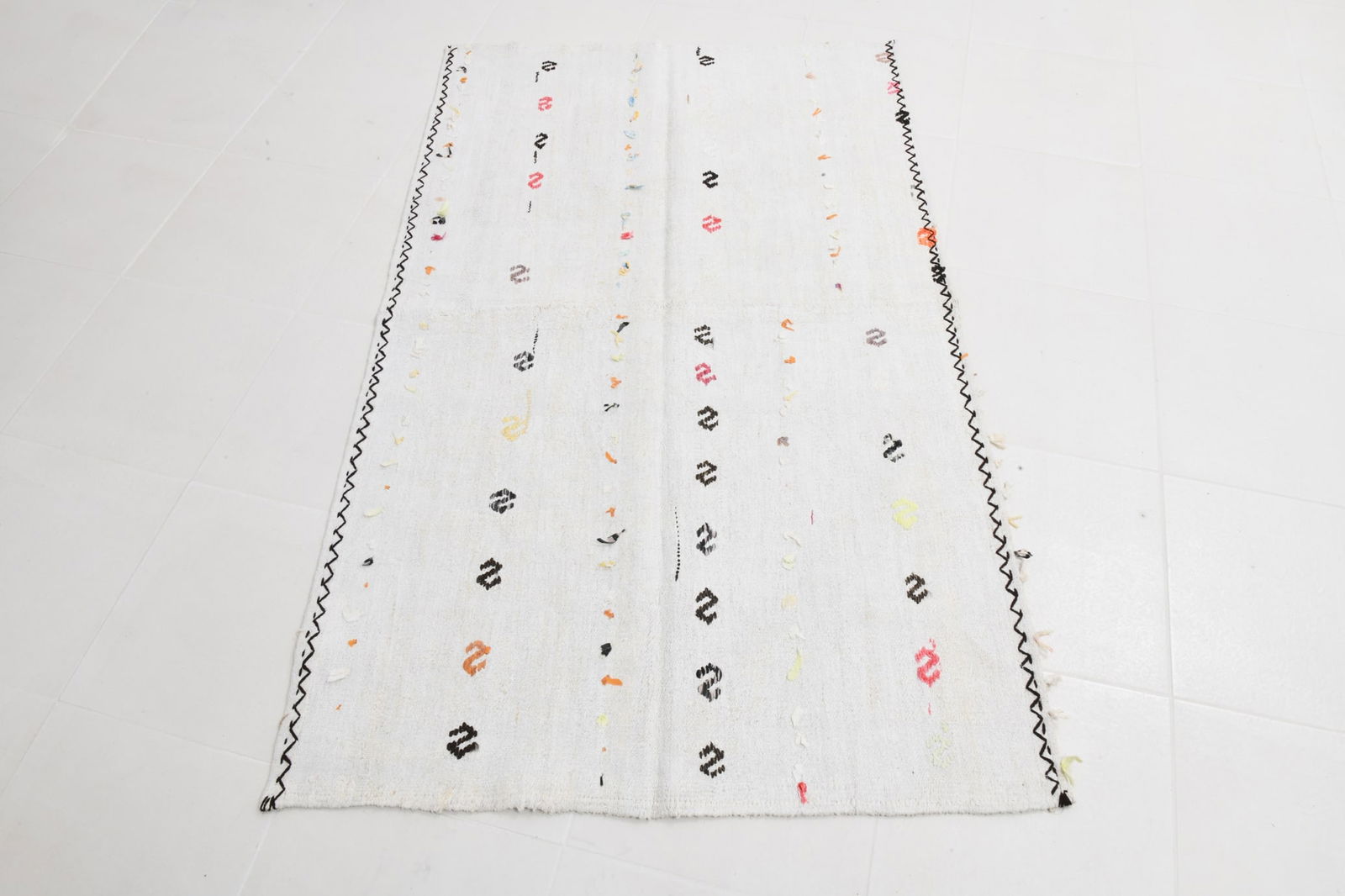 3'8'' x 6'0'' Handmade Vintage Wool Rug - 1754 - 2