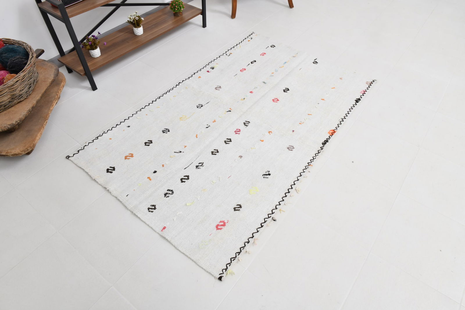 3'8'' x 6'0'' Handmade Vintage Wool Rug - 1754 - 7