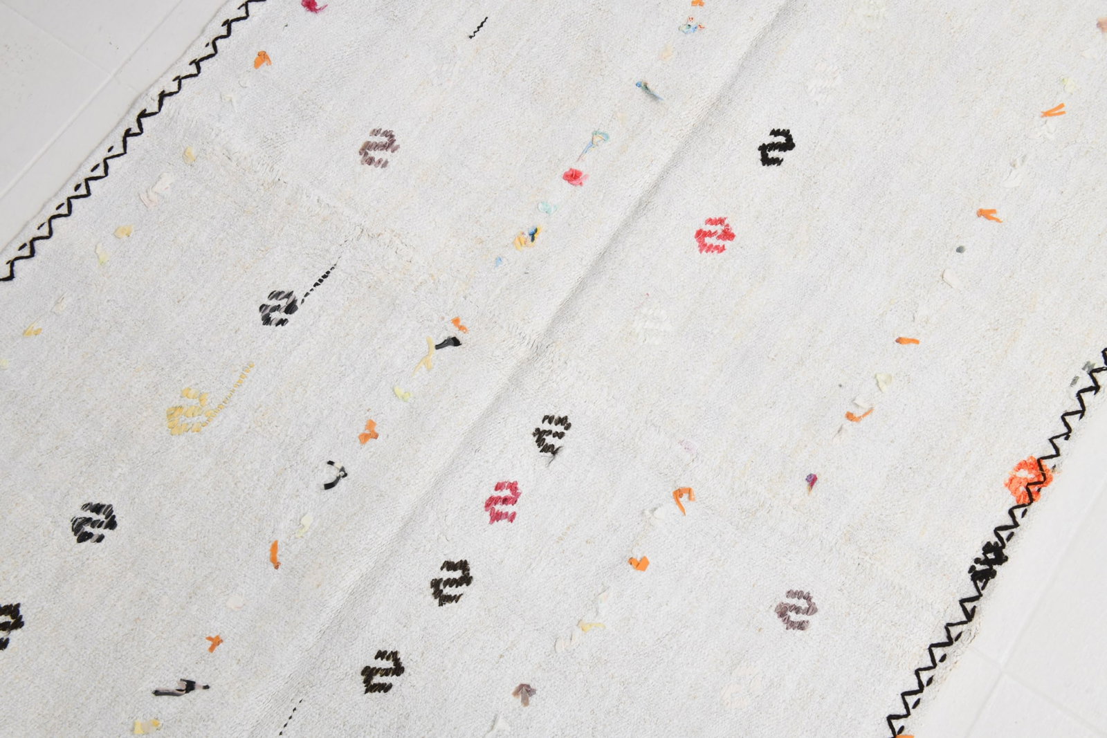 3'8'' x 6'0'' Handmade Vintage Wool Rug - 1754 - 9