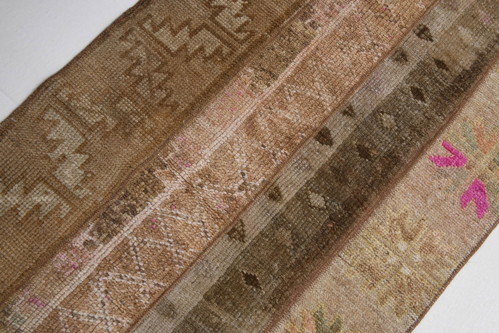 2'3'' x 5'9'' Turkish Vintage Runner Rug - 21344 - 10