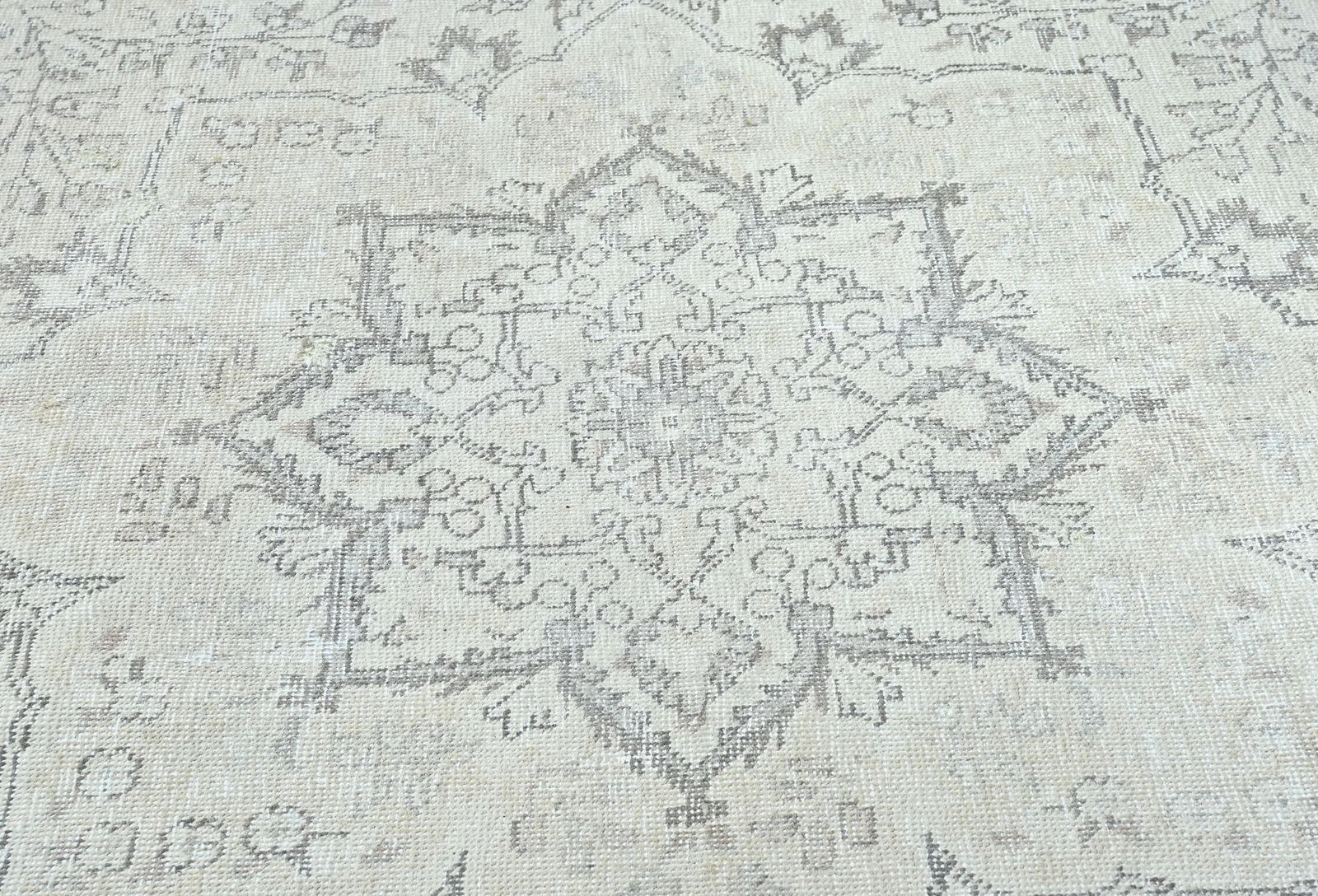 Antique Muted Beige Floral 6X10 Distressed Vintage Oriental Rug - 5