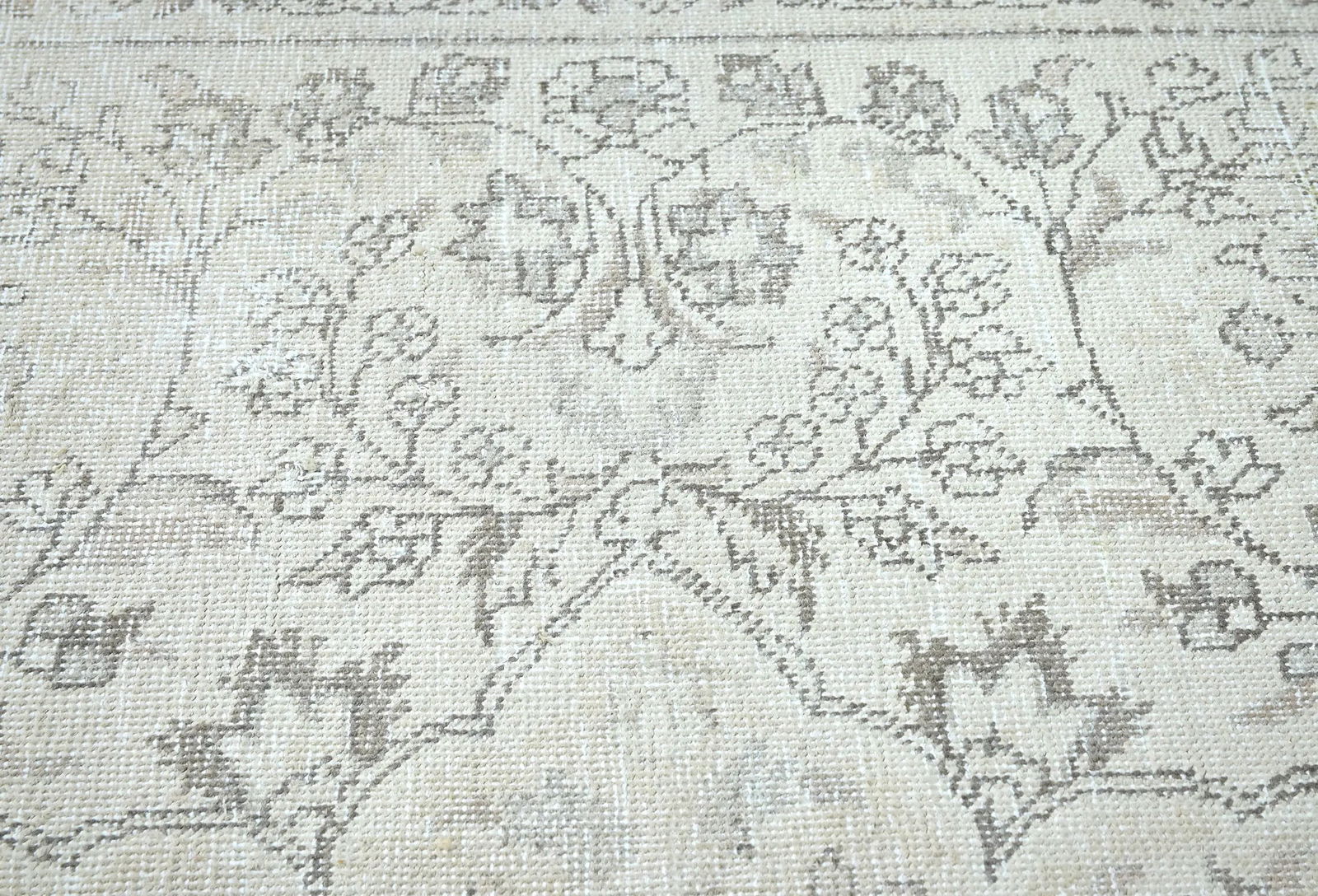 Antique Muted Beige Floral 6X10 Distressed Vintage Oriental Rug - 7