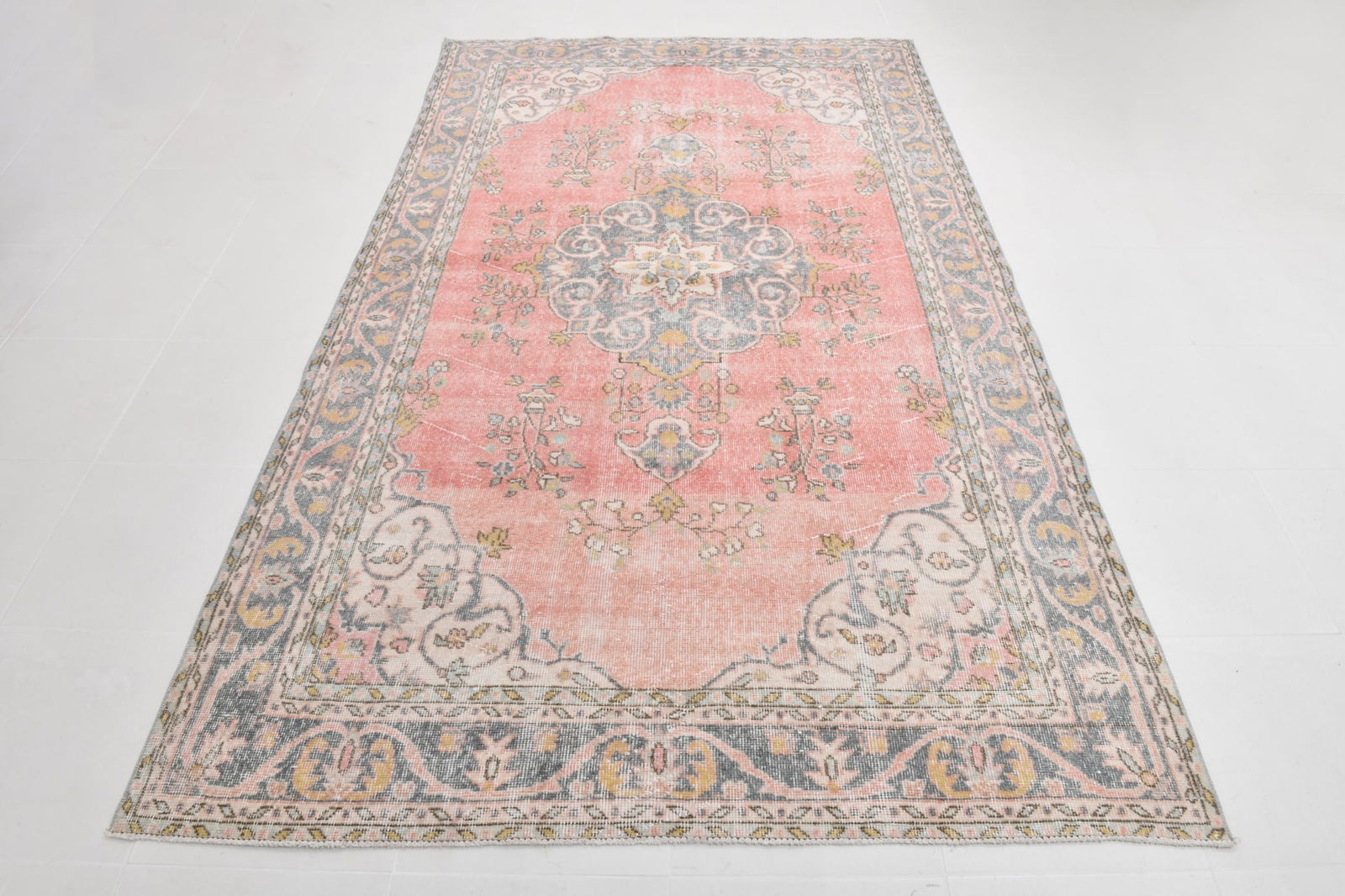 5'7'' x 9'6'' Handmade Vintage Wool Rug - 21787 - 2