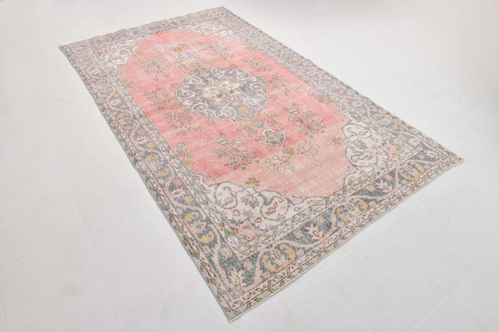 5'7'' x 9'6'' Handmade Vintage Wool Rug - 21787 - 3