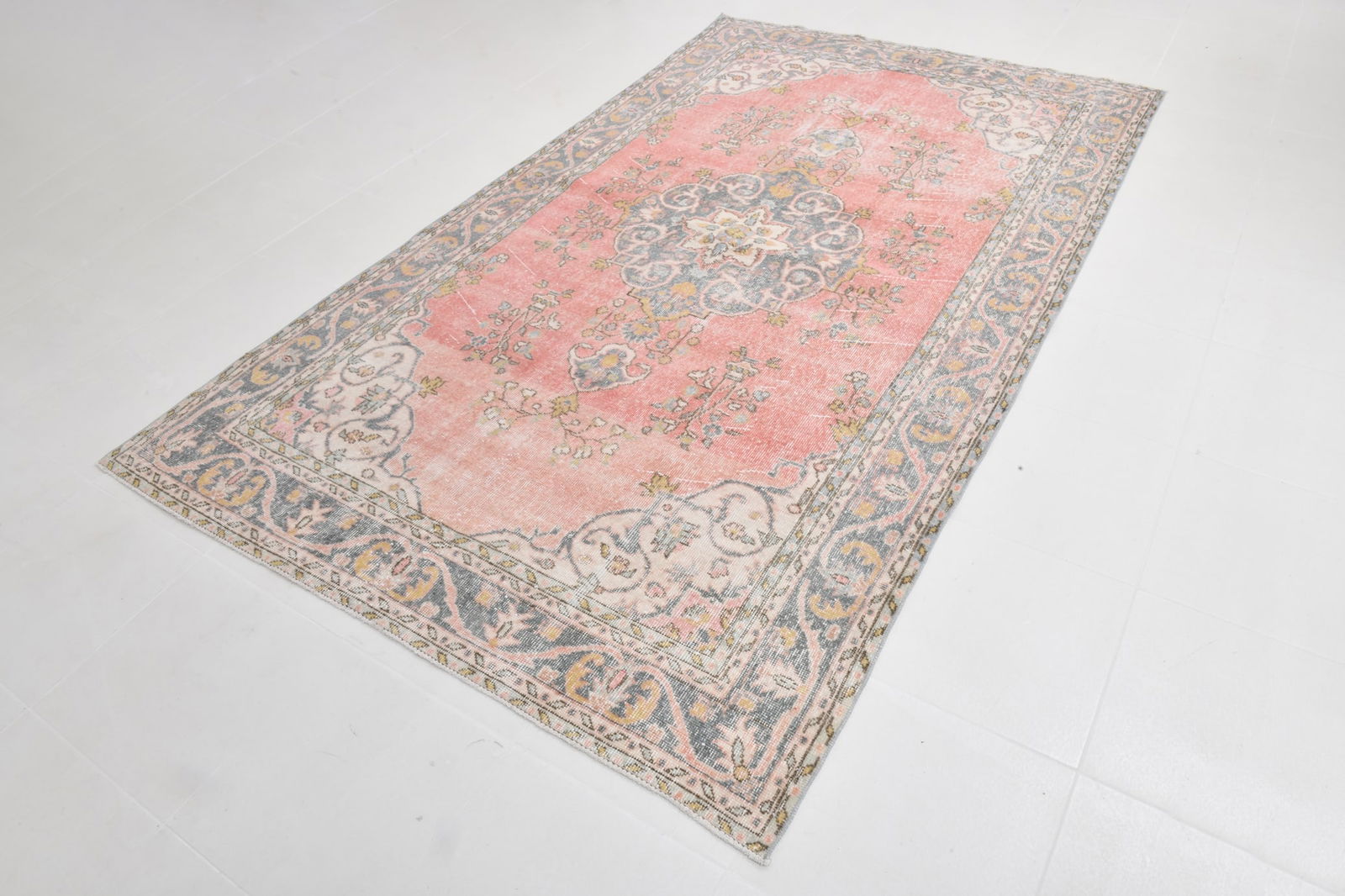 5'7'' x 9'6'' Handmade Vintage Wool Rug - 21787 - 4