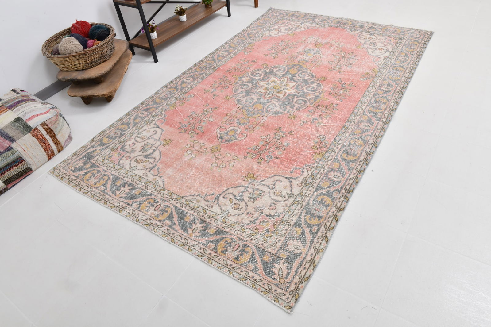 5'7'' x 9'6'' Handmade Vintage Wool Rug - 21787 - 7