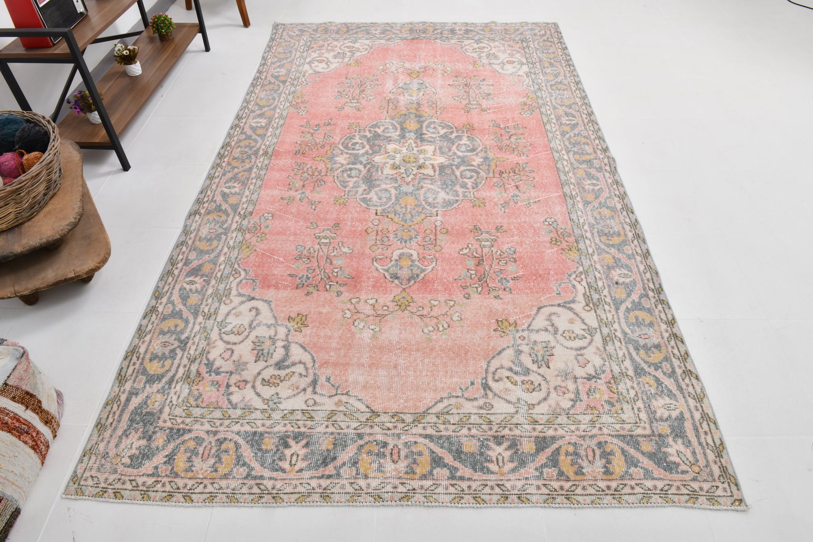 5'7'' x 9'6'' Handmade Vintage Wool Rug - 21787 - 8