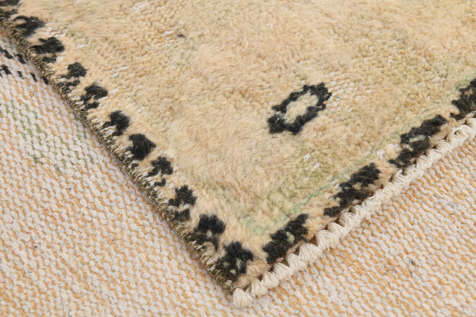 5'5'' x 8'3'' Handmade Vintage Wool Rug - 4984 - 18