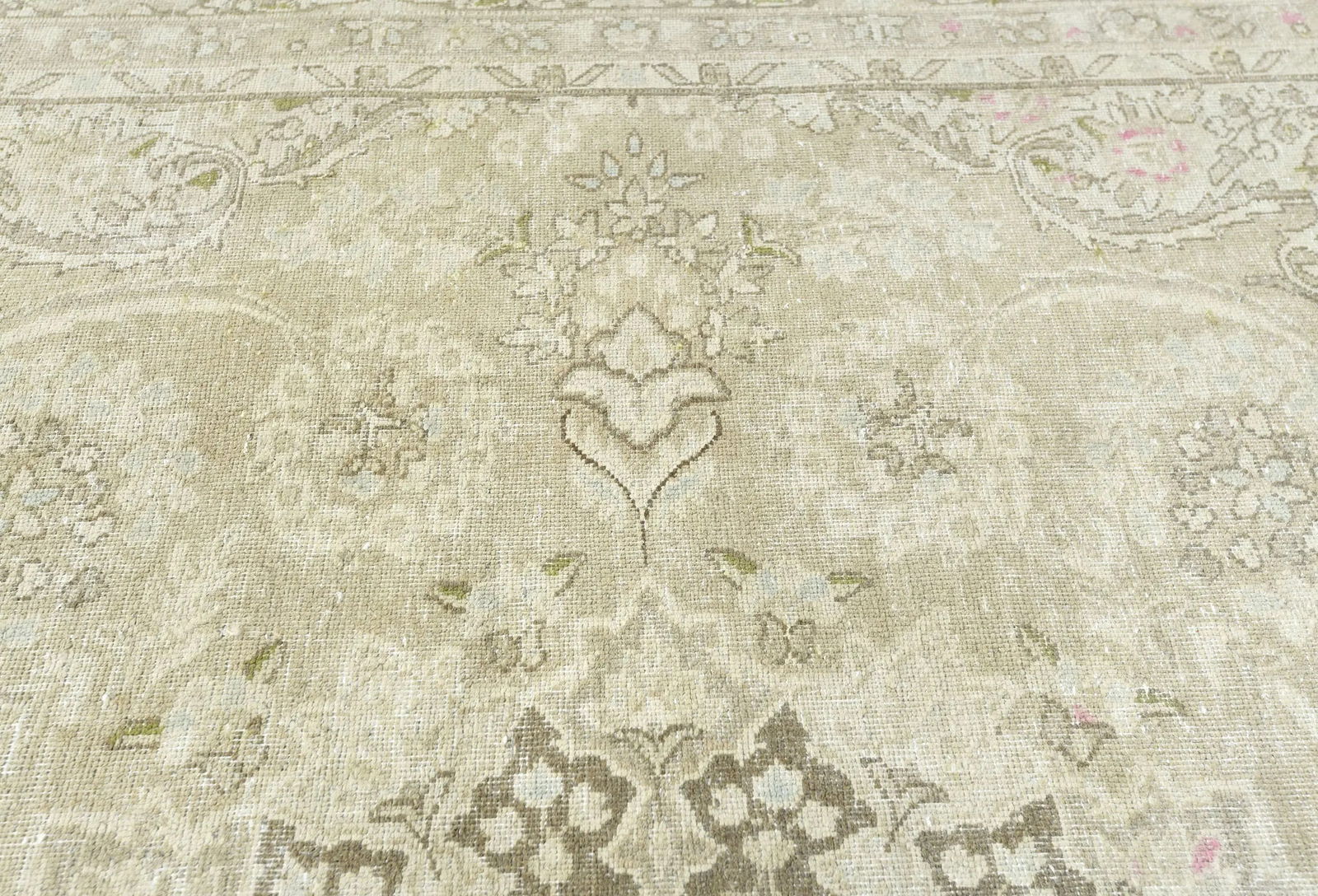 Muted Beige Floral 8X11 Distressed Vintage Oriental Rug - 7