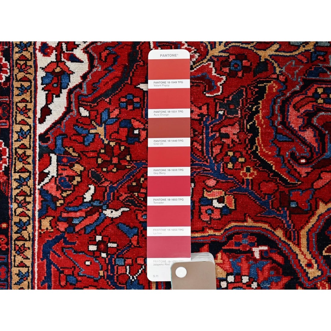 Red Hand Knotted Zoroastrian Antique Natural Wool Heris Oriental Rug - 7
