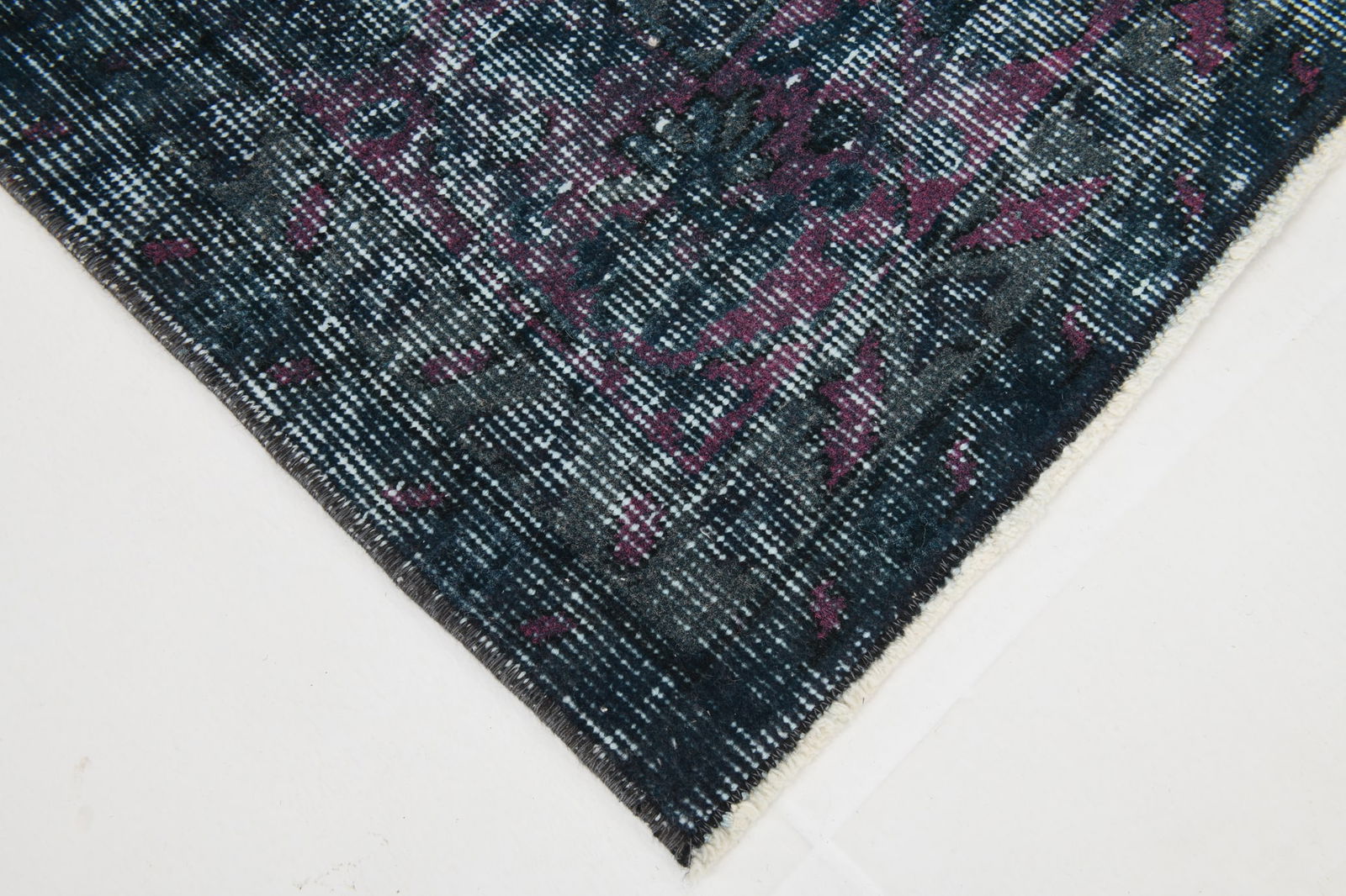 5'5'' x 9'2'' Turkish Vintage Runner Rug - 1955 - 15