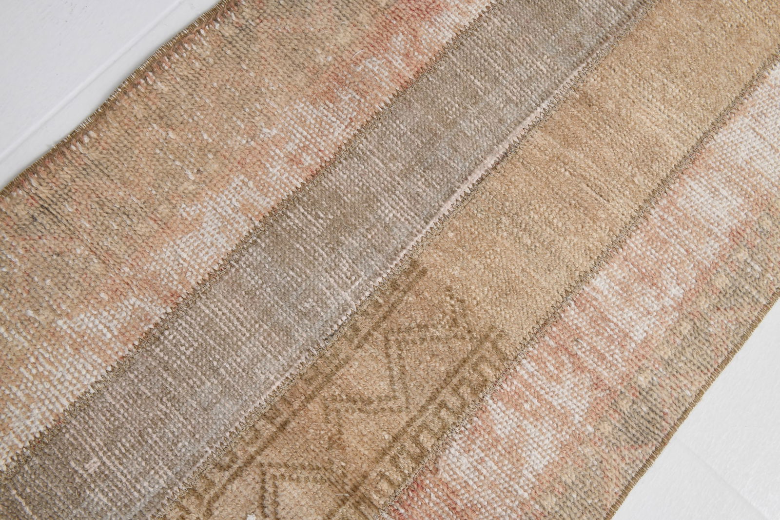 1'11'' x 8'6'' Handmade Vintage Wool Rug - 21349 - 10