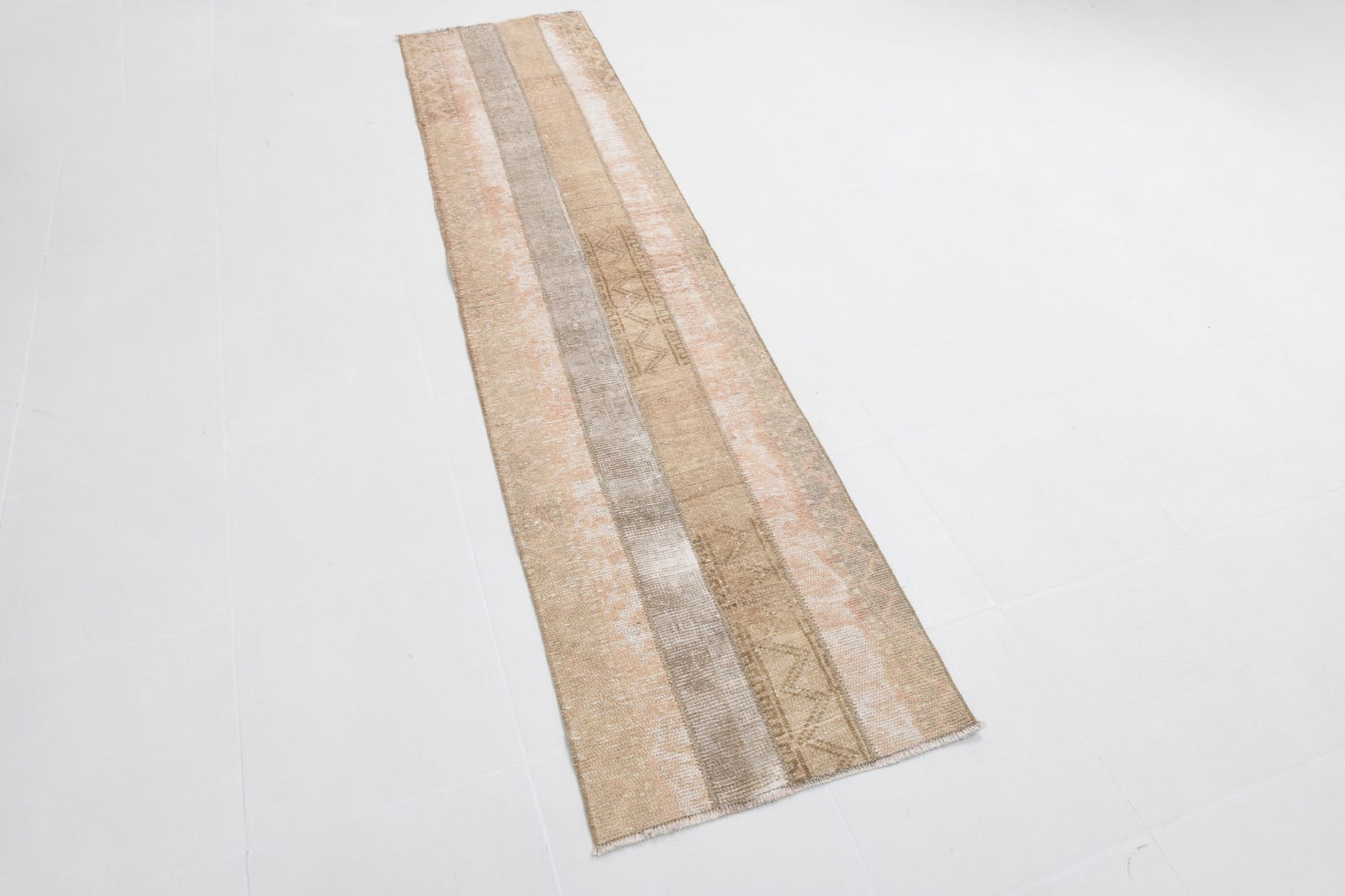 1'11'' x 8'6'' Handmade Vintage Wool Rug - 21349 - 3