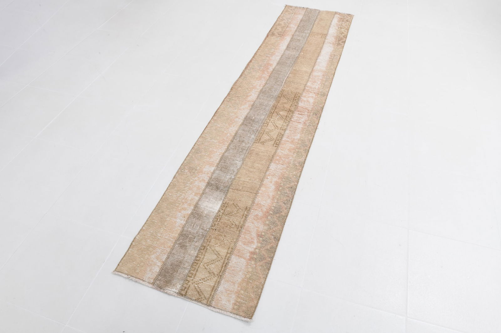 1'11'' x 8'6'' Handmade Vintage Wool Rug - 21349 - 4