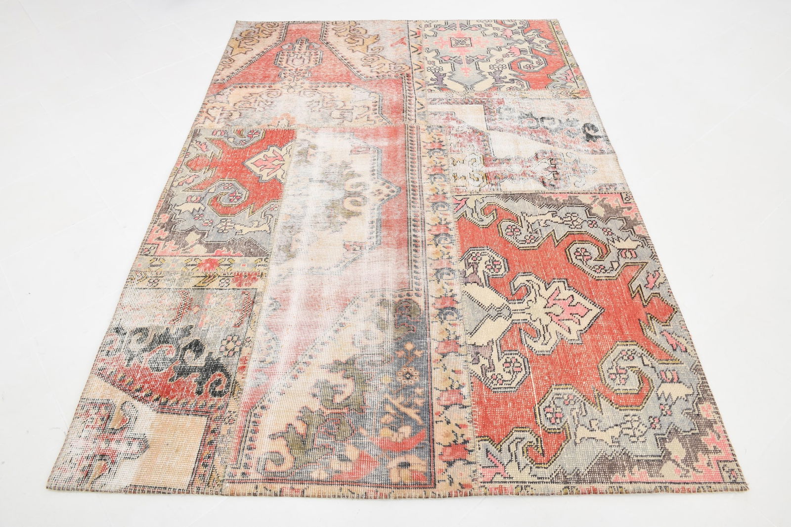 5'8'' x 8'0'' Handmade Vintage Wool Patchwork Rug - 622 - 2