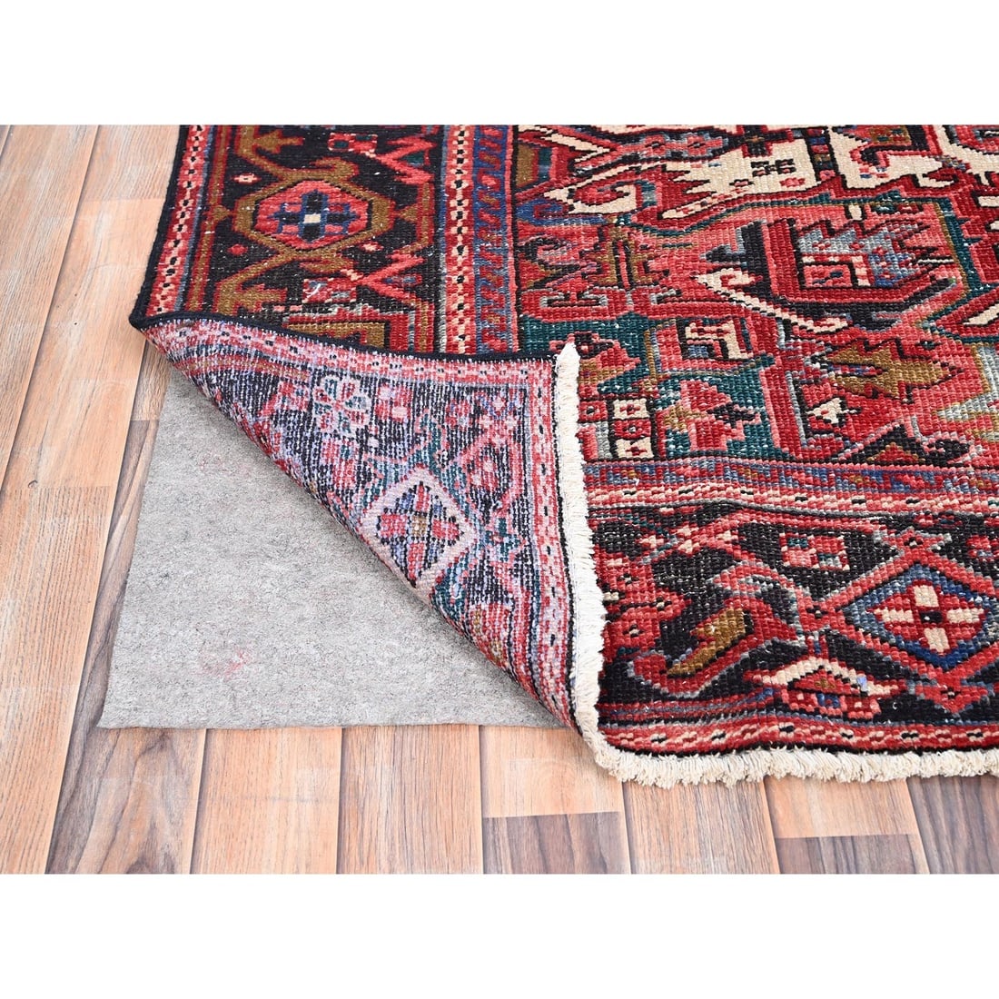 Savvy Red Lustrous Wool Semi Antique Heris Abrash Oriental Rug - 4