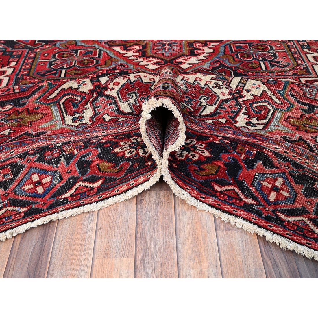 Savvy Red Lustrous Wool Semi Antique Heris Abrash Oriental Rug - 5