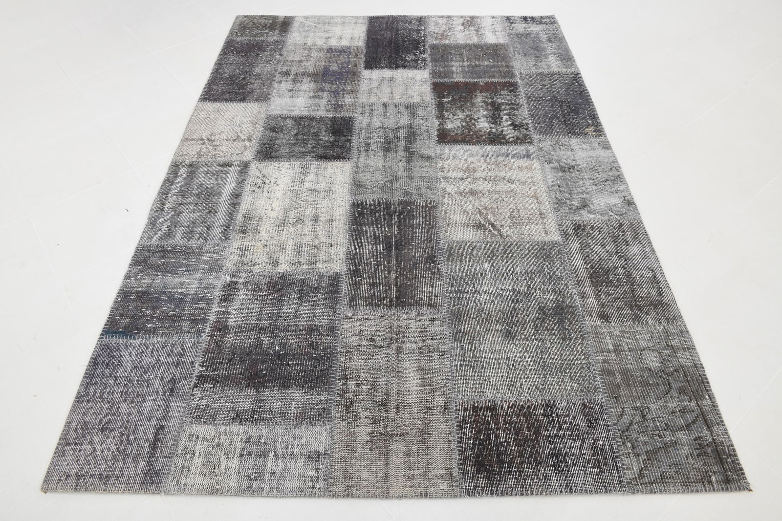 5'8'' x 8'1'' Handmade Vintage Wool Patchwork Rug - 304 - 2