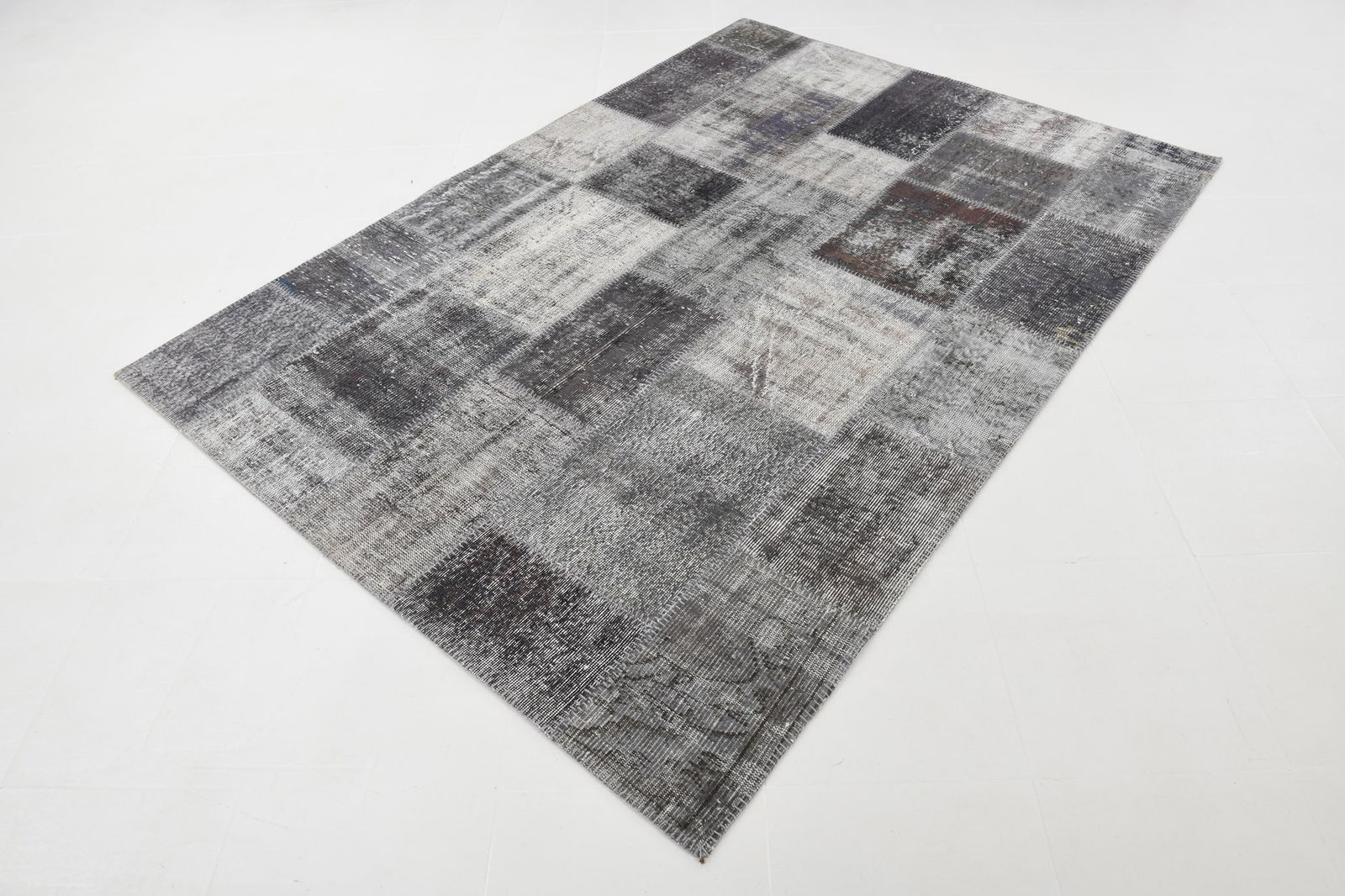 5'8'' x 8'1'' Handmade Vintage Wool Patchwork Rug - 304 - 4