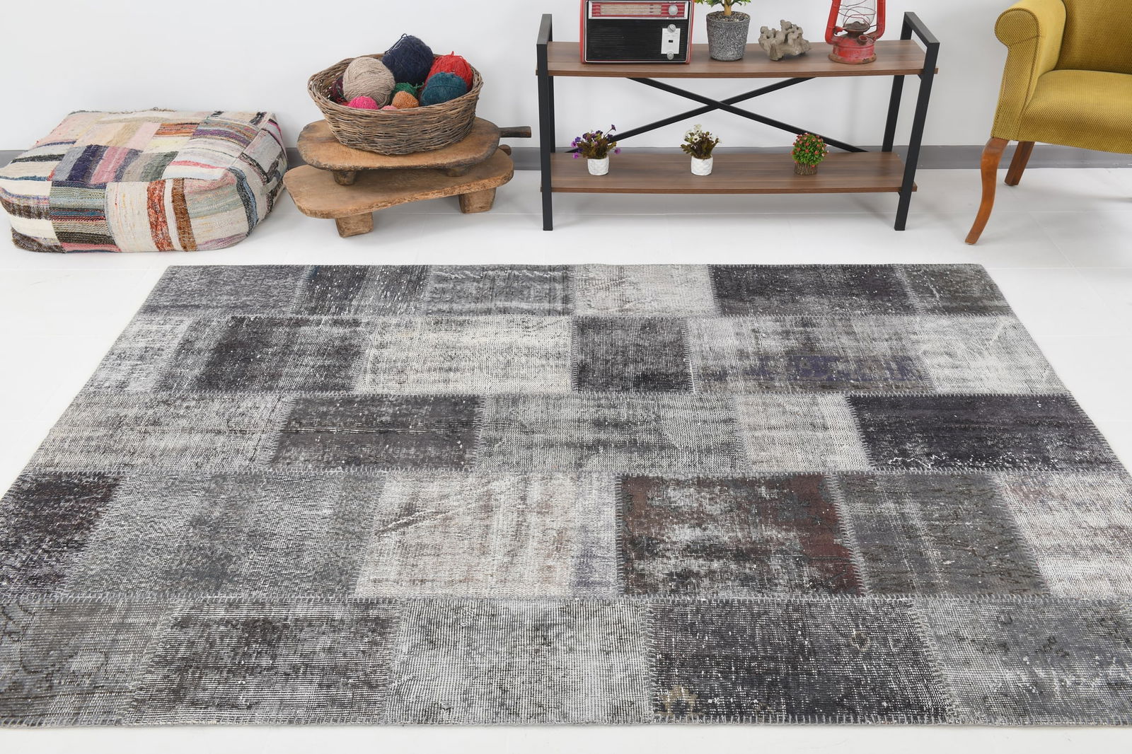 5'8'' x 8'1'' Handmade Vintage Wool Patchwork Rug - 304 - 6