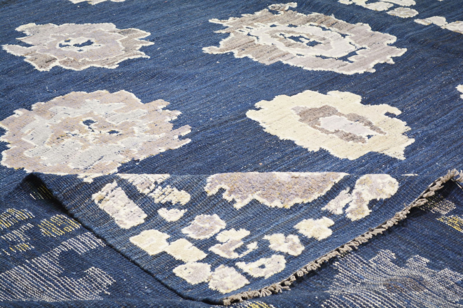 HAND KNOTTED WOOL OUSHAK RUG - 6