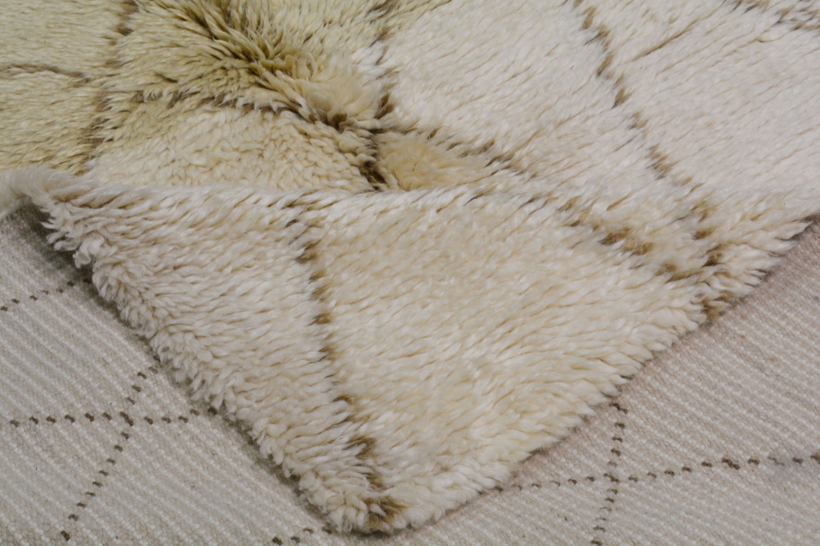 HAND KNOTTED WOOL MOROCCAN RUG - 6