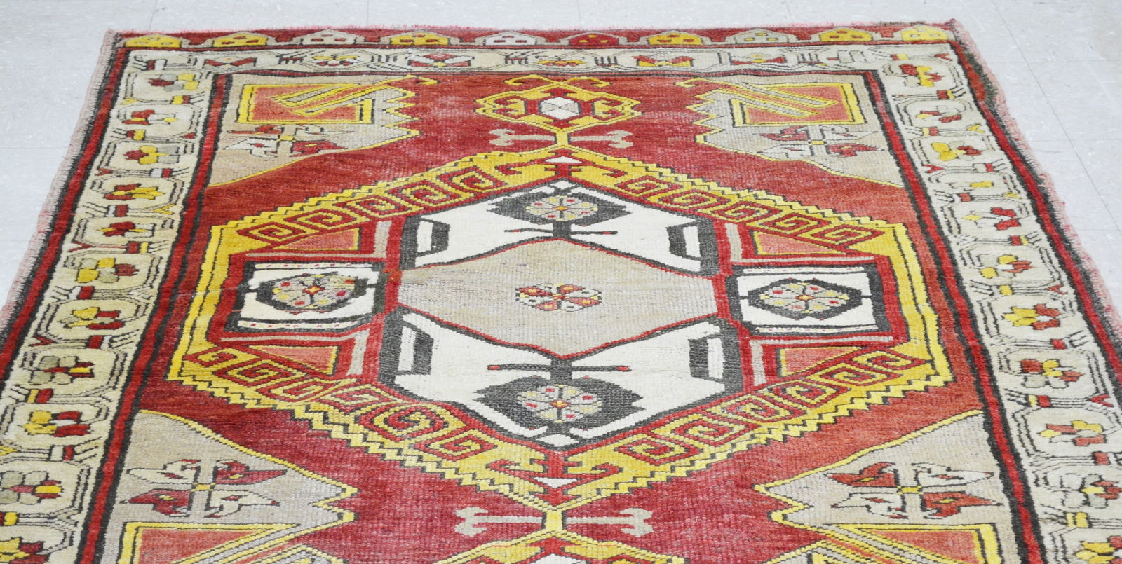 HAND KNOTTED WOOL OUSHAK RUG - 2