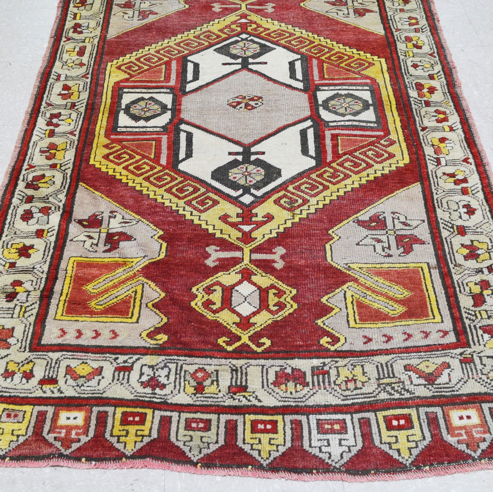 HAND KNOTTED WOOL OUSHAK RUG - 4