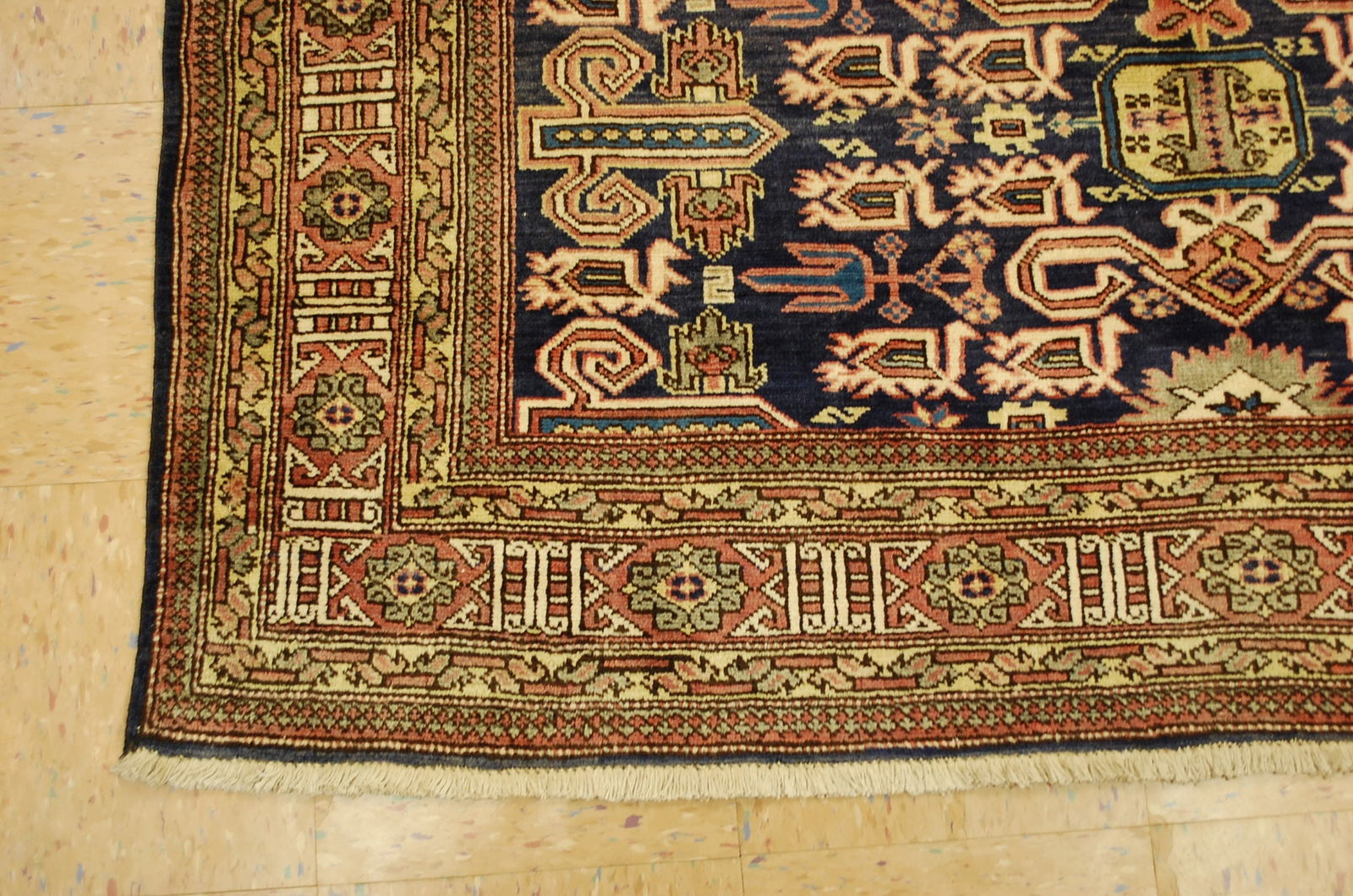 CAUCASIAN SHIRVAN RUG 5.5x8.10 - 5