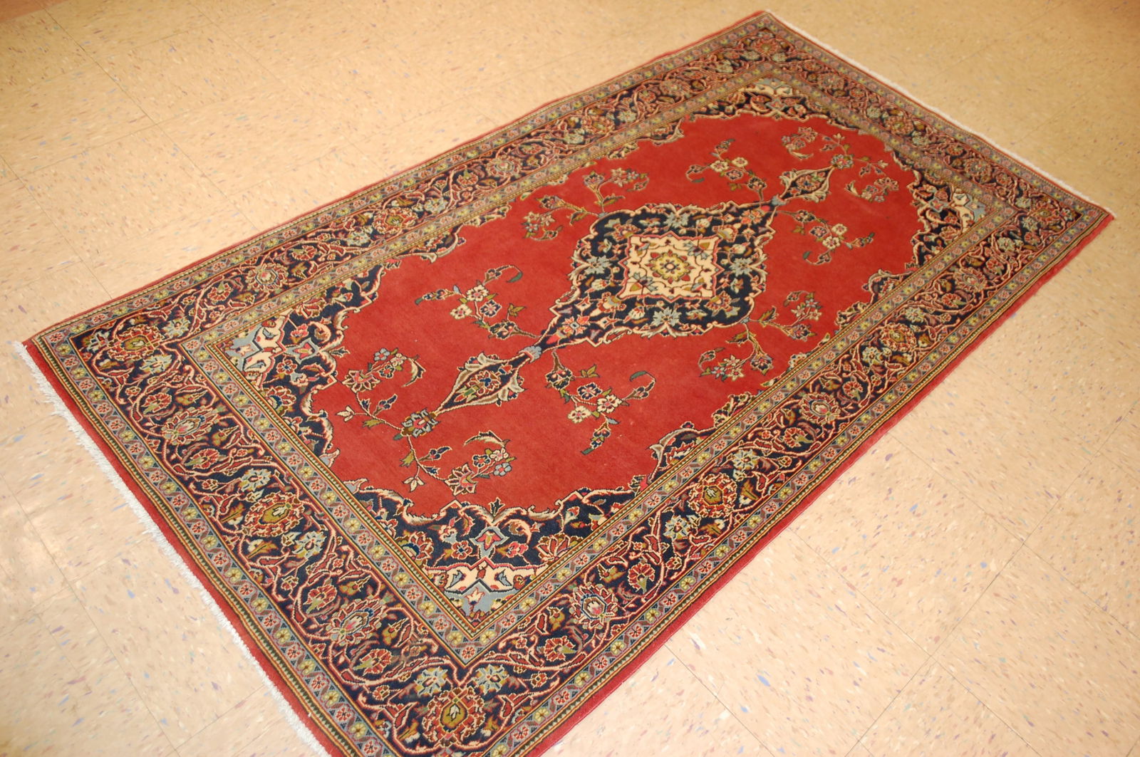 PERSIAN KESHAN RUG 2'7" x 3'3" - 2
