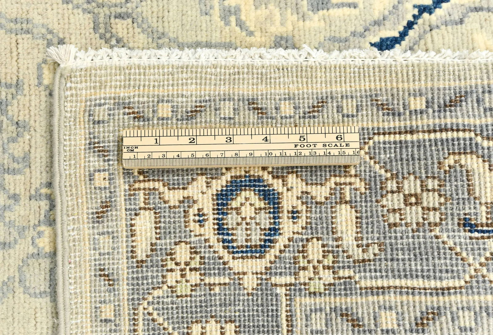 Muted Gray Geometric 4X6 Heriz Serapi Oriental Rug - 11