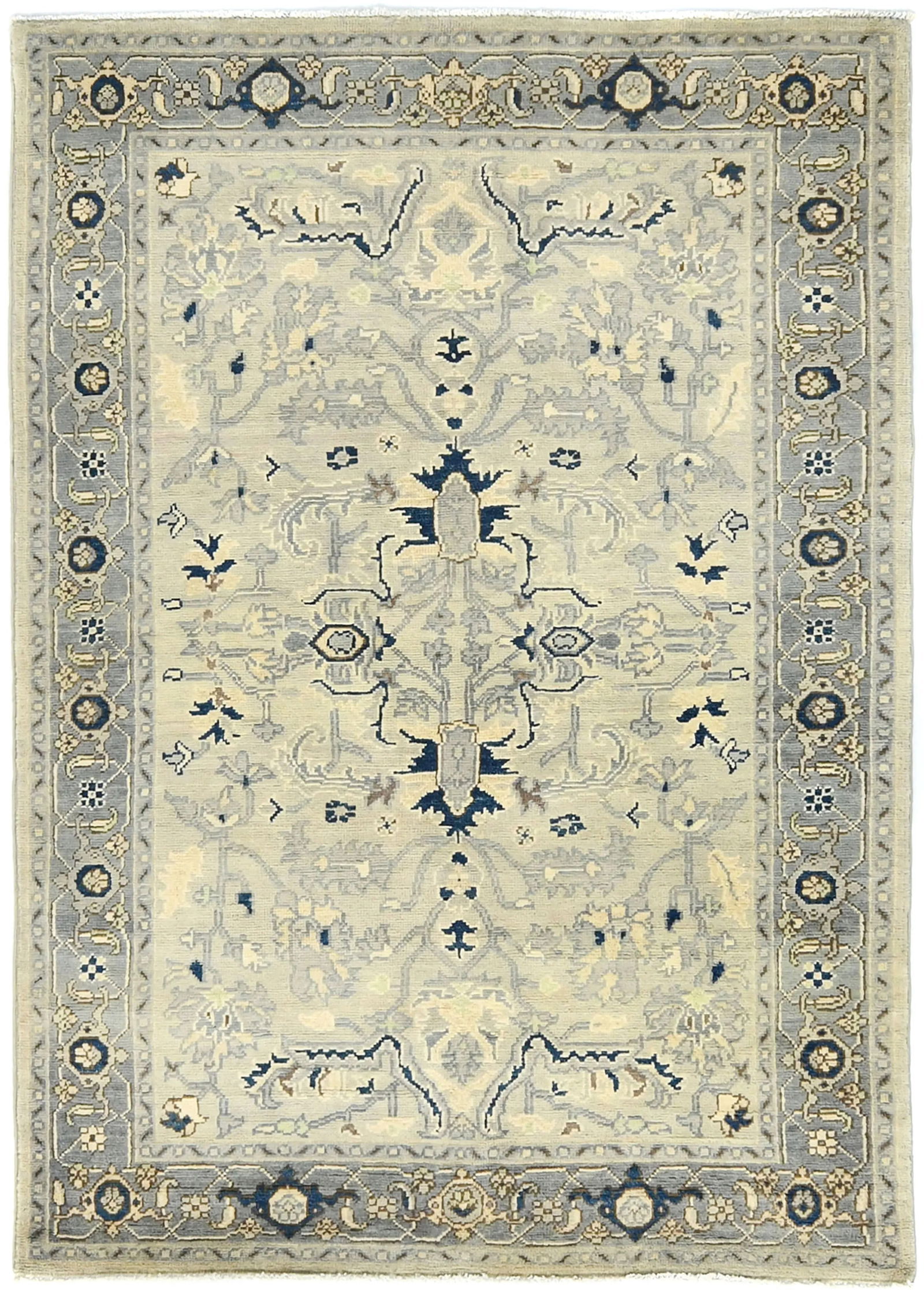 Muted Gray Geometric 4X6 Heriz Serapi Oriental Rug: Title:Muted Gray Geometric 4X6 Heriz Serapi Oriental RugDescription:Hand Knotted 4X6 gray oriental rug made with vegetable dyes (fine wool pile and cotton foundation), superior knot count, and
