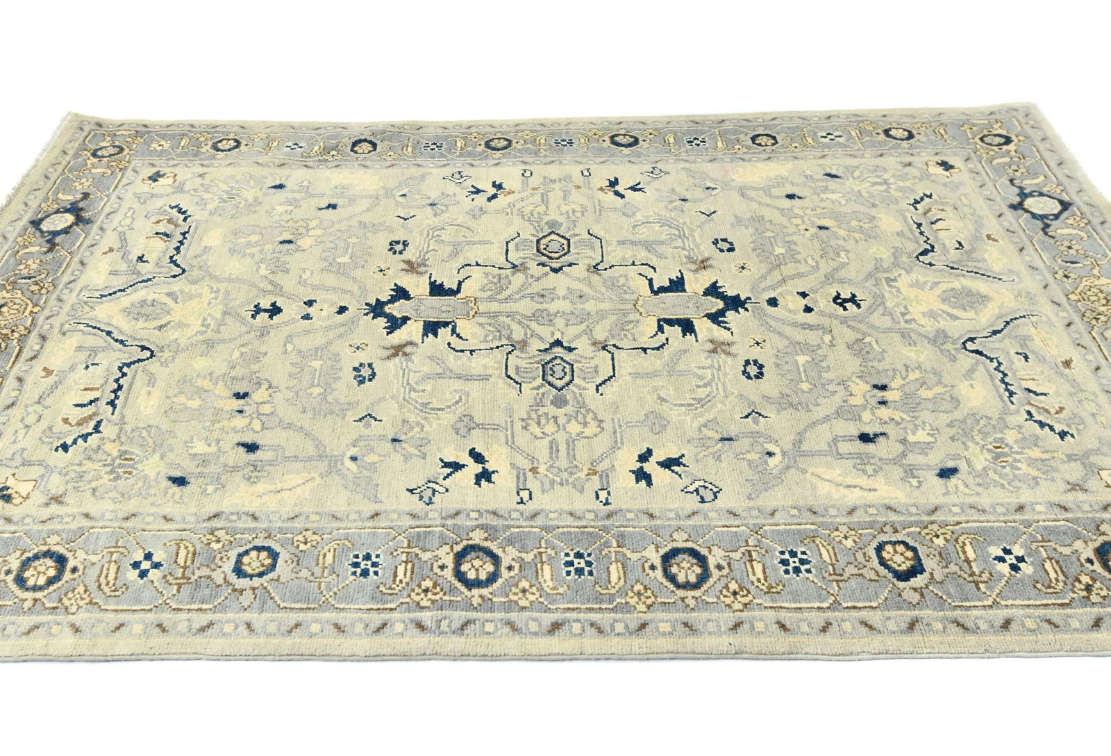 Muted Gray Geometric 4X6 Heriz Serapi Oriental Rug - 4
