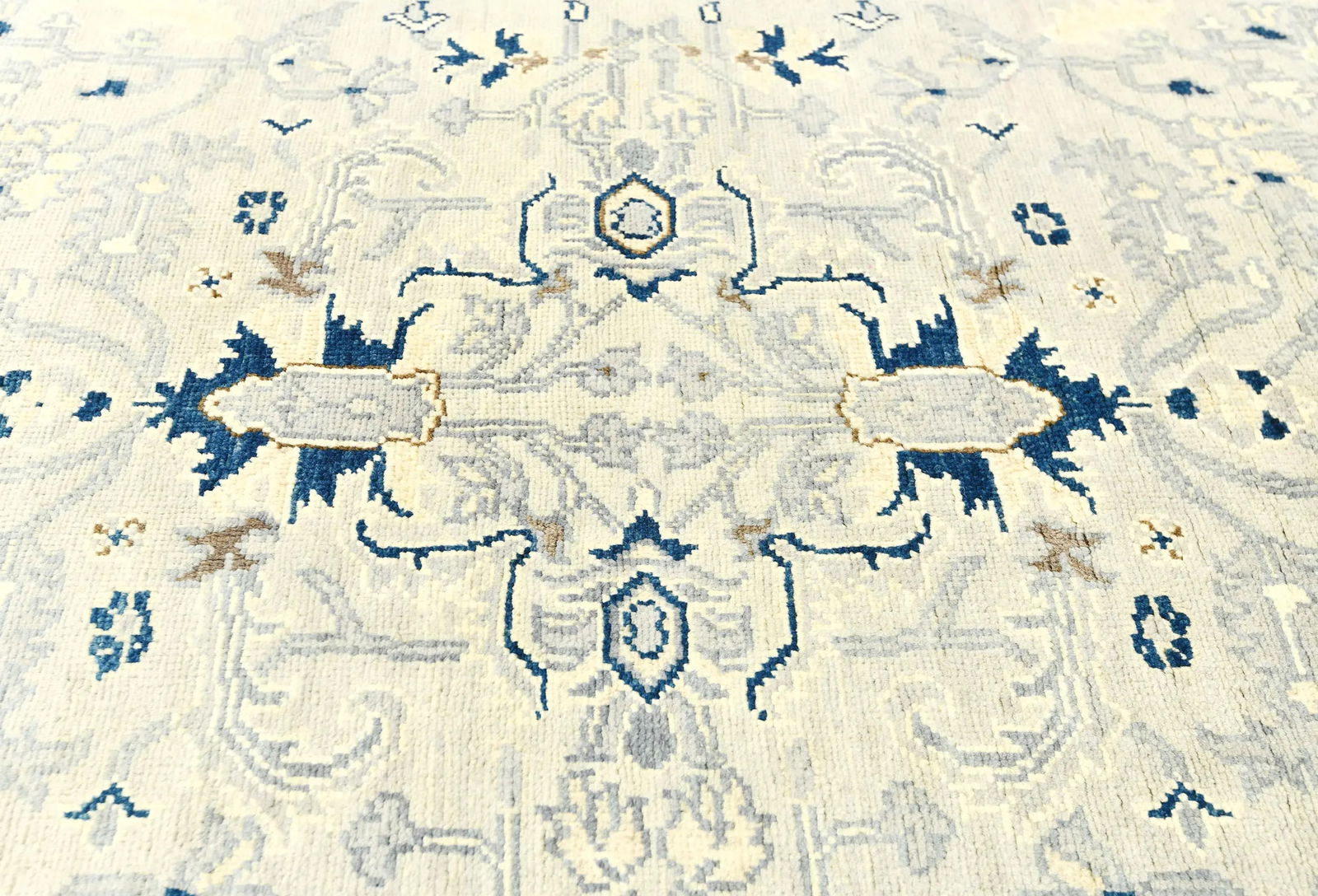 Muted Gray Geometric 4X6 Heriz Serapi Oriental Rug - 5