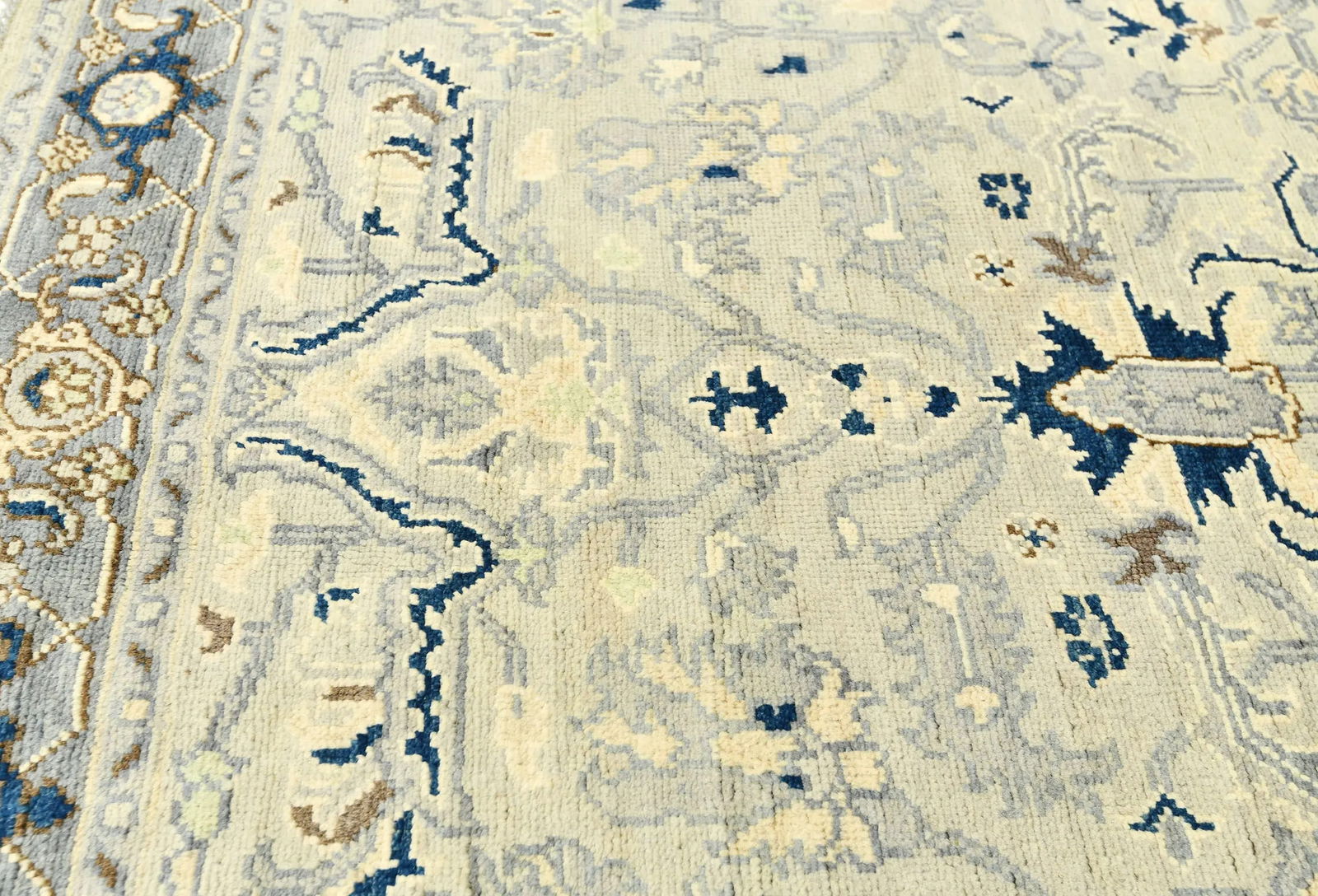 Muted Gray Geometric 4X6 Heriz Serapi Oriental Rug - 6