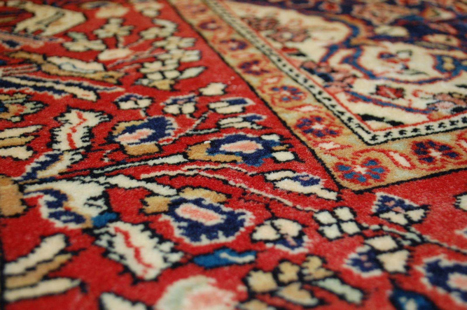 Persian SAROUK RUG 3'7" X 6'2" - 14