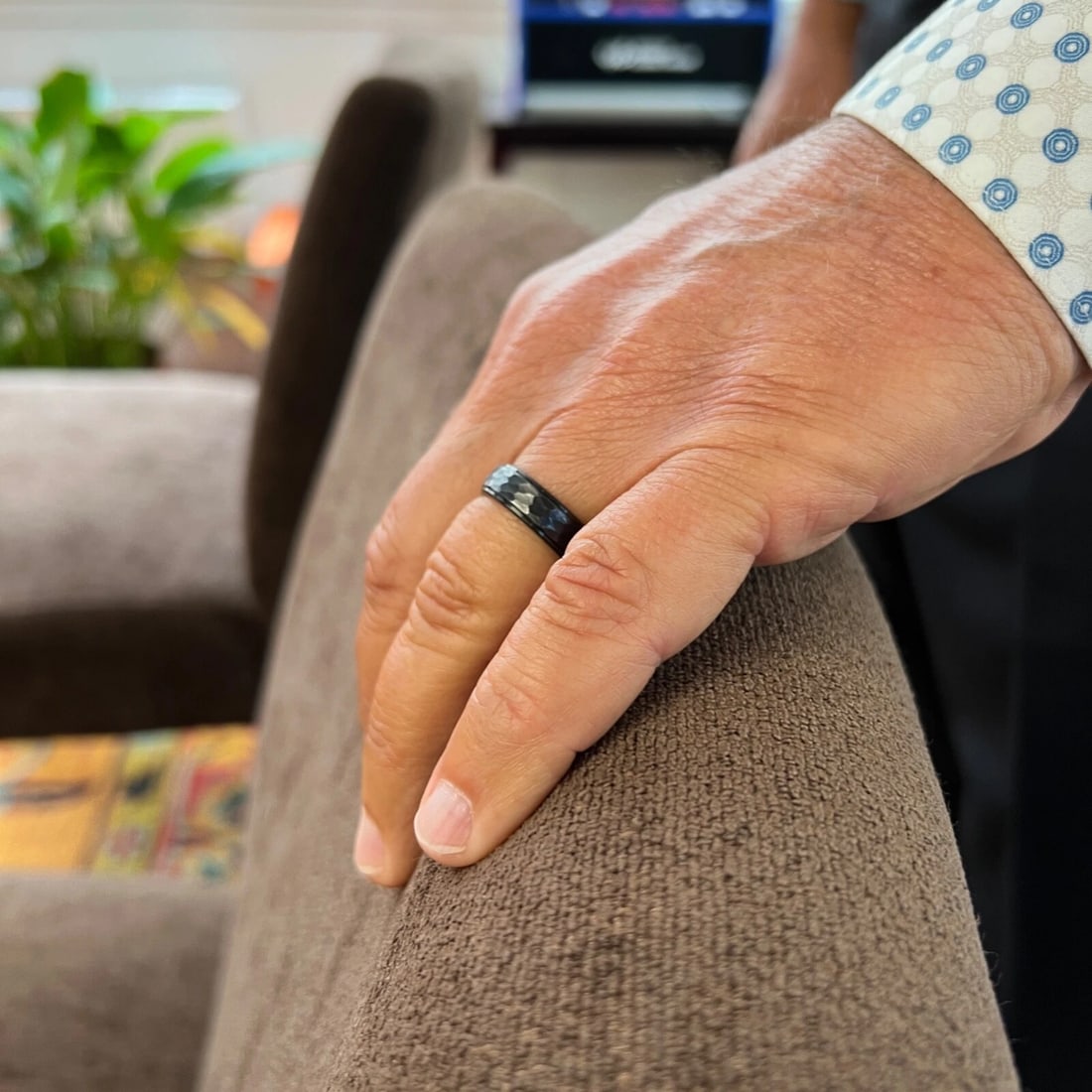 Men's Black Step-Edge Hammered Wedding Band Ring Tungsten, Size 10, 6 mm - 6