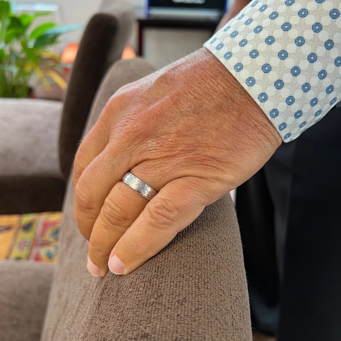 Men's Silver Step-Edge Hammered Wedding Band Ring Tungsten, Size 10, 6 mm - 3