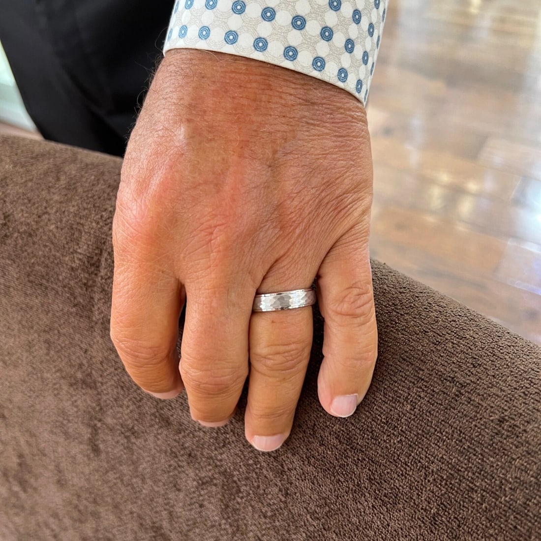 Men's Silver Step-Edge Hammered Wedding Band Ring Tungsten, Size 10, 6 mm - 4