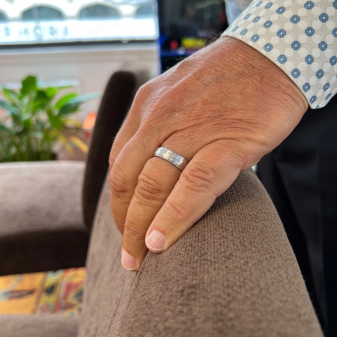 Men's Silver Step-Edge Hammered Wedding Band Ring Tungsten, Size 10, 6 mm - 6