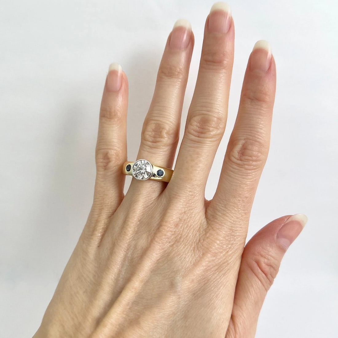 GIA Round Diamond Bezel-Set Sapphire Engagement Ring 18K Yellow Gold, 1.90 CTW - 4