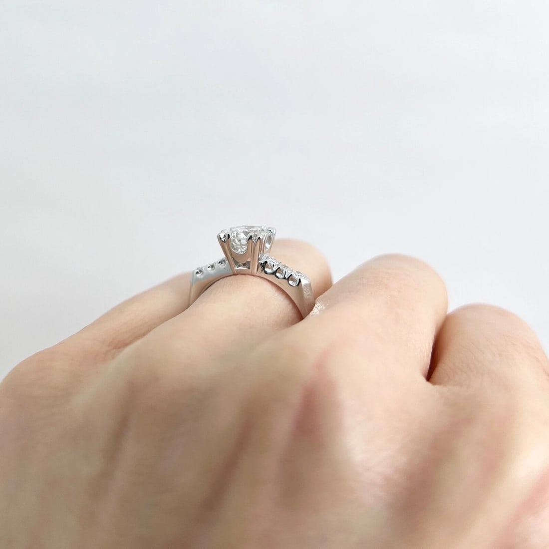 Round Fishtail-Set Diamond Engagement Ring Platinum 1.31 CTW - 7