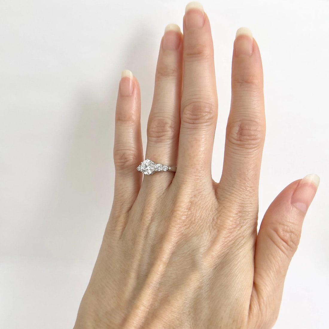 6-Prong Round Diamond Engagement Ring Platinum, 1.31 CTW, 4.85 Gr - 5