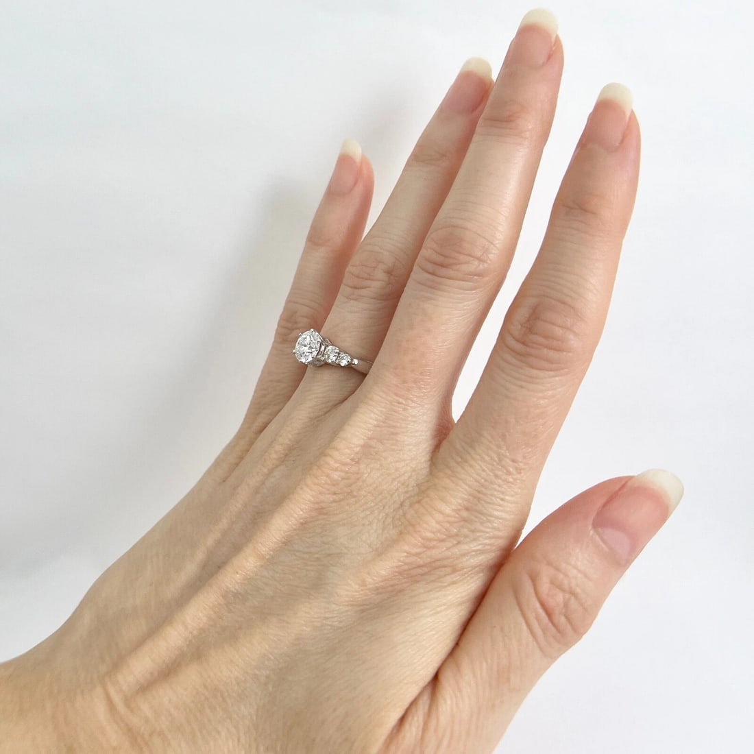 6-Prong Round Diamond Engagement Ring Platinum, 1.31 CTW, 4.85 Gr - 6