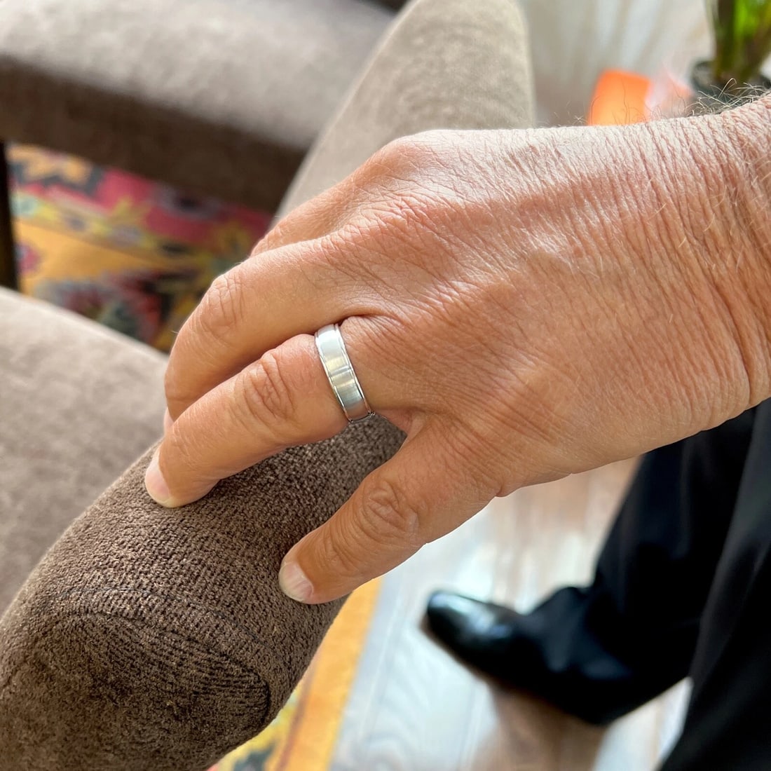 Gabriel & Co Men's Satin Beveled Wedding Band Ring 14K White Gold, Size 10, 6 mm - 5