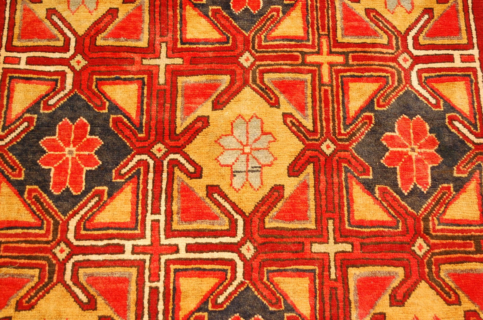 CAUCASIAN RUG 5' x 10'5" - 3