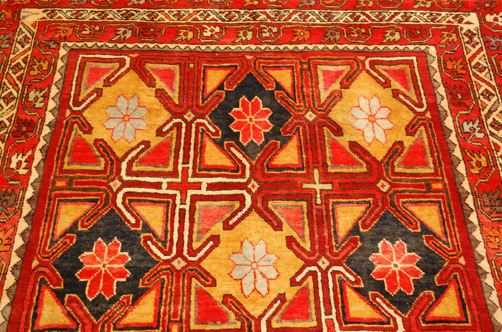CAUCASIAN RUG 5' x 10'5" - 4
