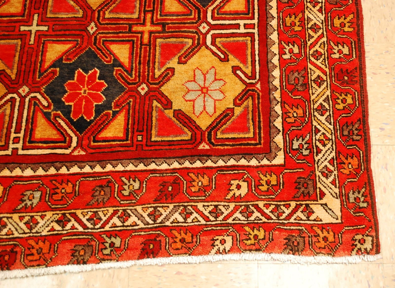 CAUCASIAN RUG 5' x 10'5" - 6